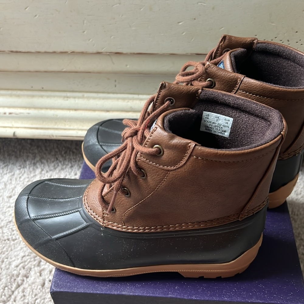 Sperry - Picture 2 of 5